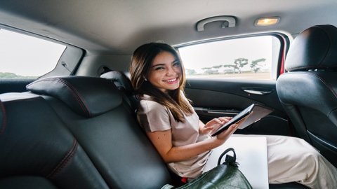 跨境物流企業(yè)應(yīng)實(shí)現(xiàn)智能分揀物流貨物